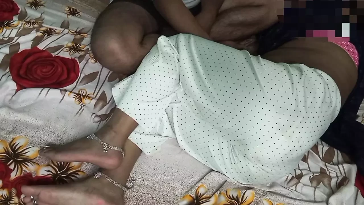 Νέο ρομαντικό και σέξι βίντεο στα Χίντι.