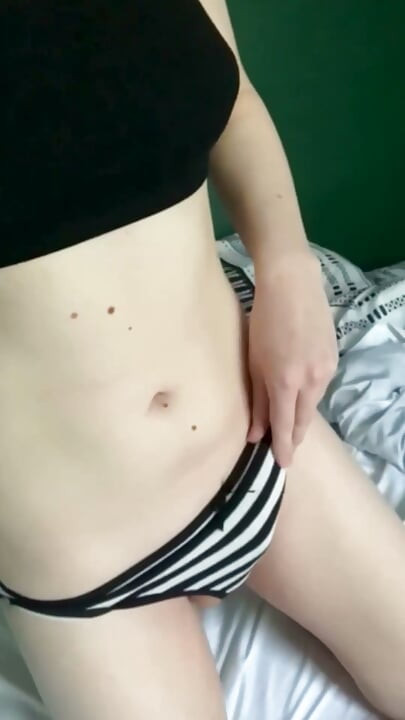 特写打飞机并射在自己身上 + 舔干净