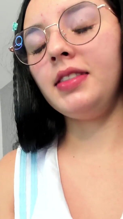 Must-see moment from "Hey papi puedo ser tu putita personal virtual? Me encanta disfrazarme como una chica inocente y putona"