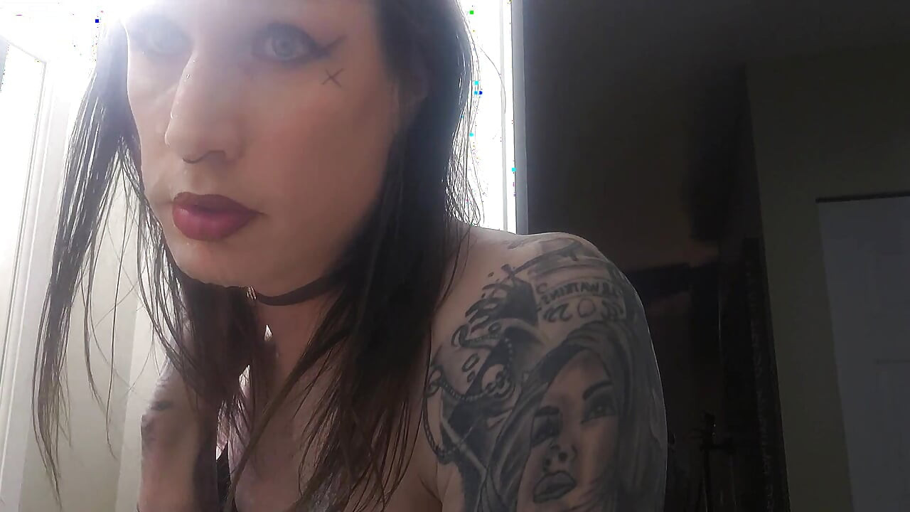 Slut Gets Facial