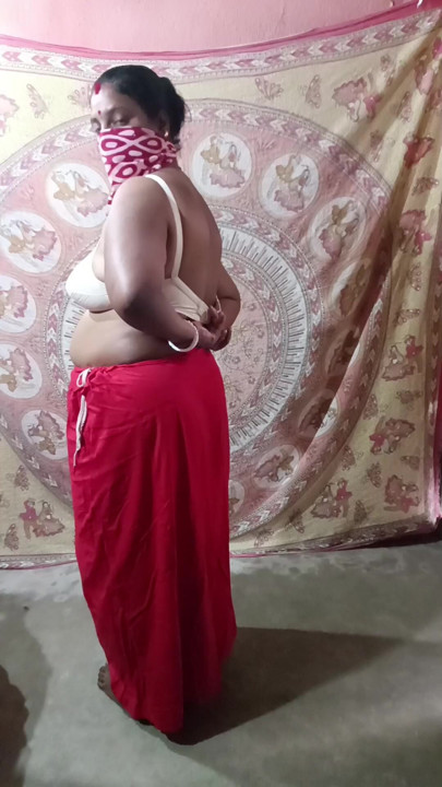 Saree Tek başına düşüyor