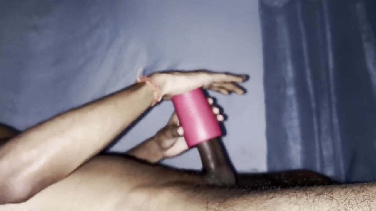 Akela aadmi porn dekh kar masturbation karta hai