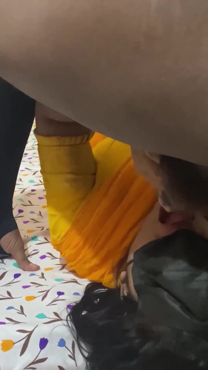 "Marathi komşusu Mohini'nin haldi kutlaması sikişi" ile ağzı açık bırakma anı