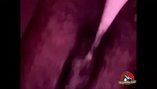 Seksi iri güzel kadın oyuncağıyla oynuyor