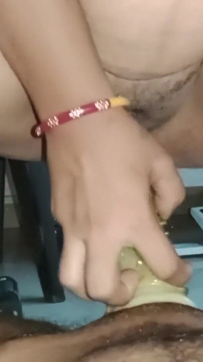 Látványos pillanat a "Pooja bhabhi ko morning me choda" -ból