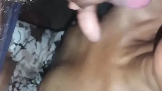 Yüze boşalma yarak emiyor ve ağzını sikiyor ve yüzüne boşalıyor