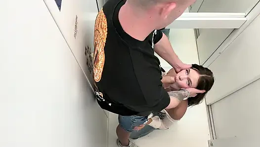 Asansörde Sevişiyoruz Ve Komşu Bizi Yakaladı
