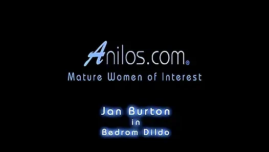 Дилдо в спальне