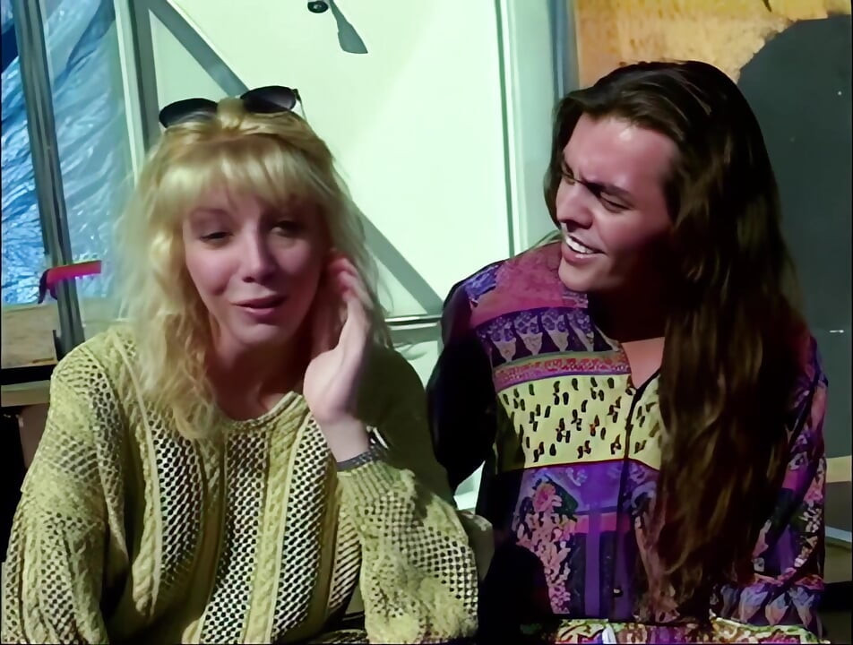 Deborah voli da se intenzivno jebe u divljim orgijama