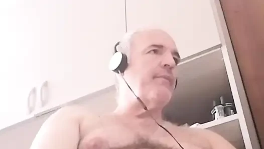 Porno film izlerken domuz gibi zevk alarak sert aletimi mastürbasyon yapıyorum!