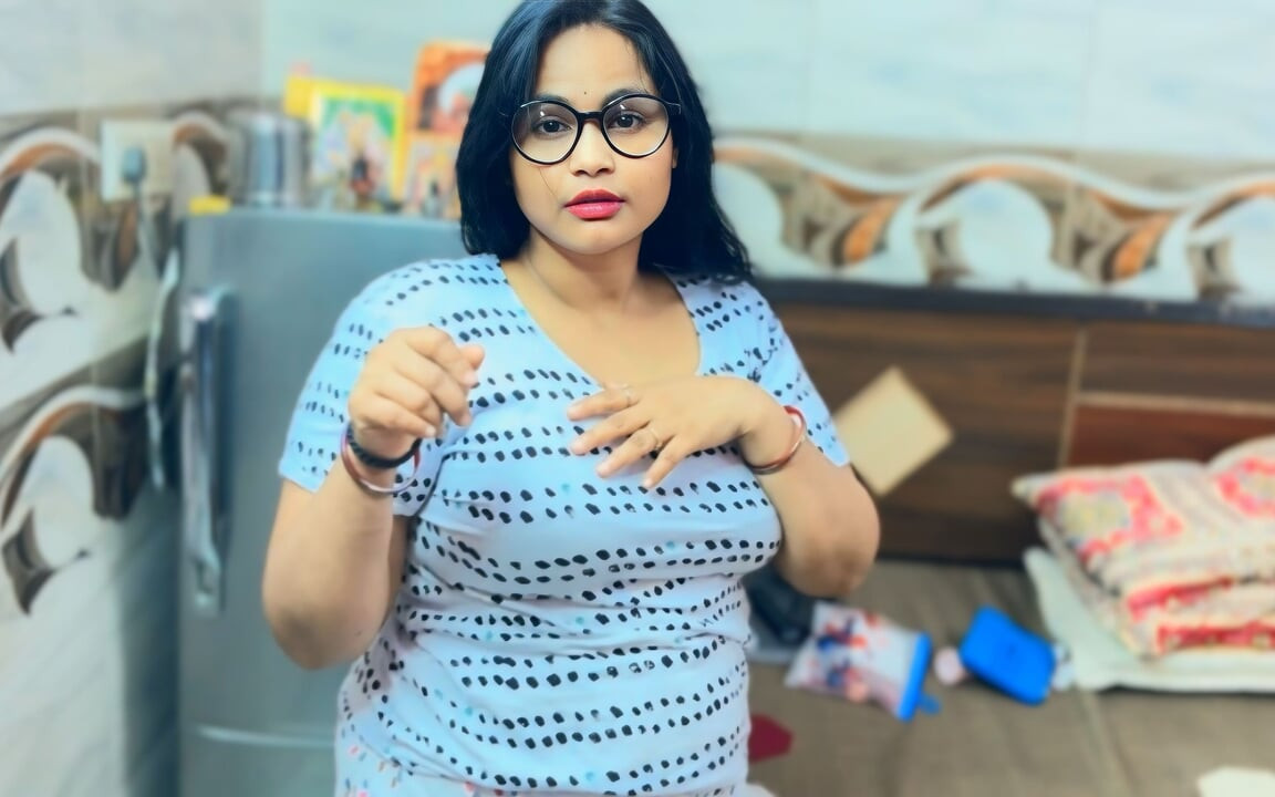 Reserve desi quente menina chegou em casa e teve um duro em hindi