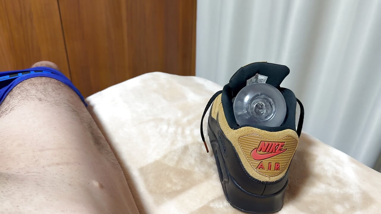 Ngentot nike air max 90 baruku pakai fleshlight bagian 1