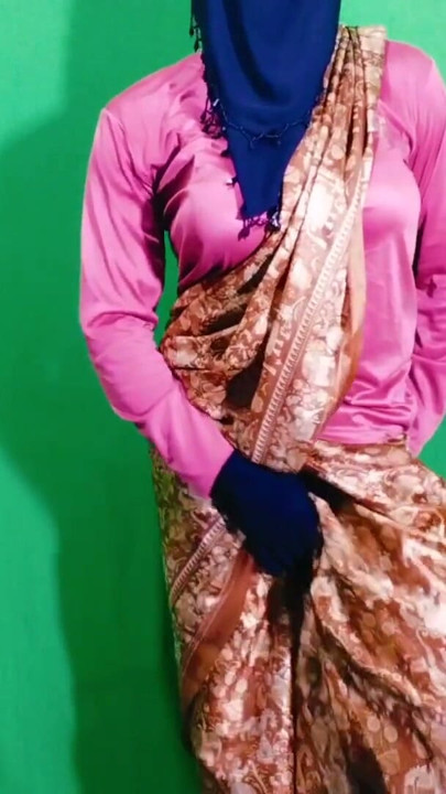 Sex with friend's wife wearing a very beautiful and sexy saree | Clip 3