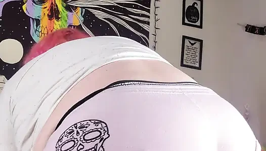 Sevinç için şişman vücudumu sallıyor