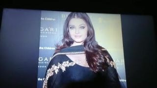 Aishwarya Rai, MILF sexy, se fait crémer!