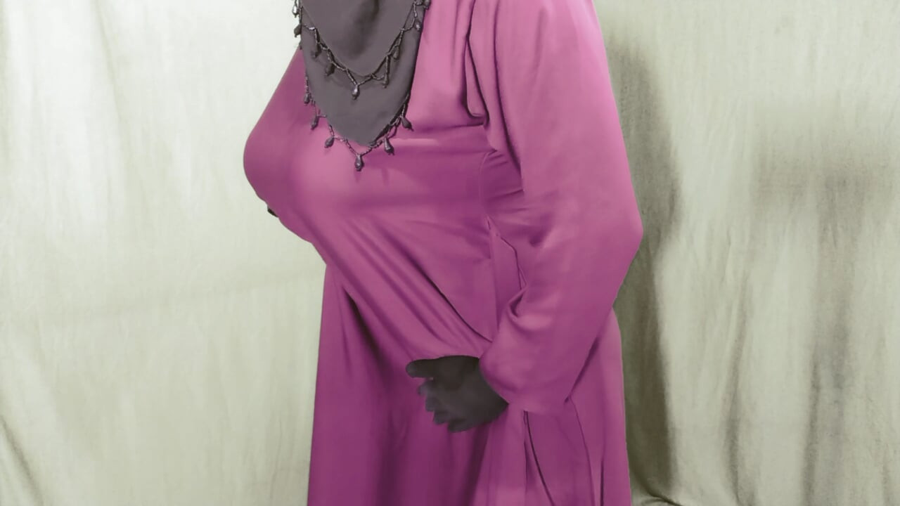 Krásná Amena Bhabhi má sex uvnitř v burqa a hidžábu