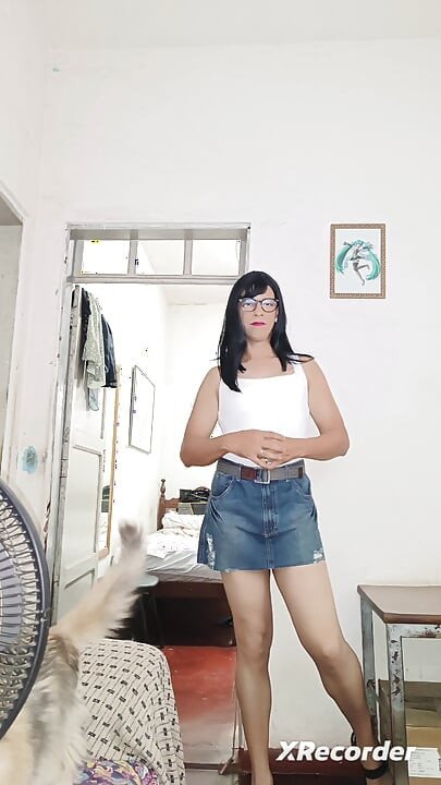中村櫻可愛的緊身衣和牛仔褲梳妝台