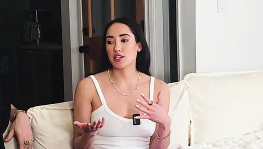 Красивая латинская порнозвезда Chloe Amour тверкает на Tom Games, подкаст