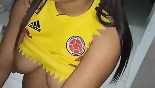 Секс с моей подругой в моем доме