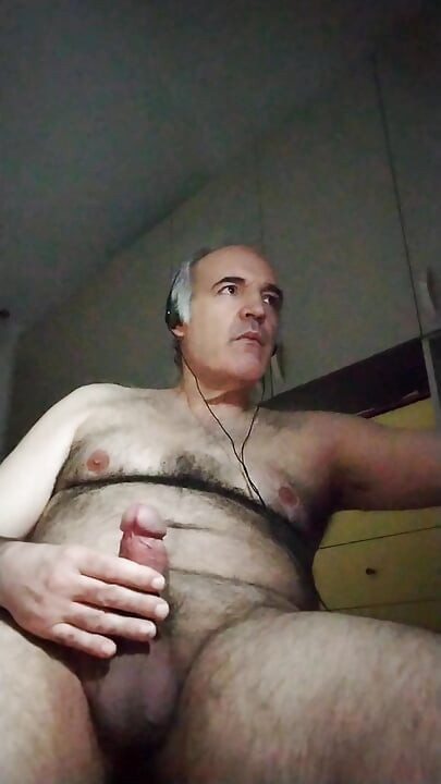 Drkala sam svoj kurac dva sata, napokon sam svršila
