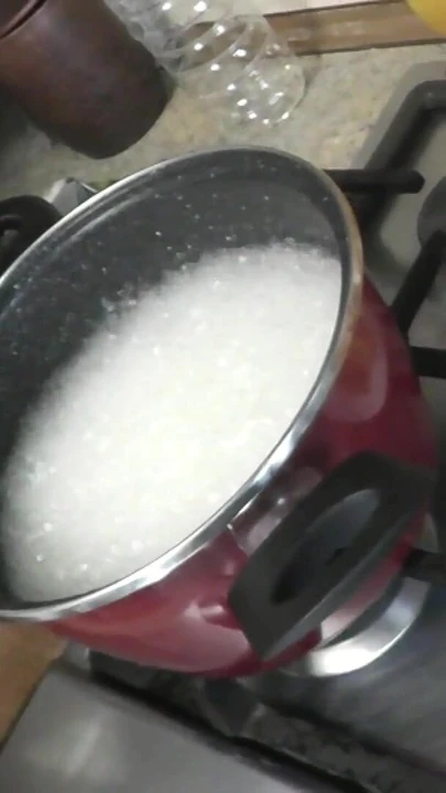 Momento chave de "Milf. O próximo episódio cozinha nua. Buceta. Burro. Peitos naturais, pernas bonitas Salto alto. Em casa"
