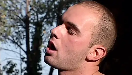 Çiftçi Güzel Bir Penise Sahip Ve Onun Vajinasini Zeytin ağacinin Altinda Eziliyor