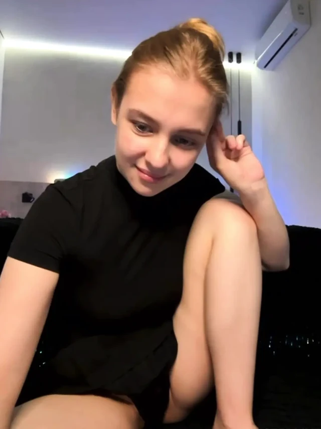 Cumming while fucking tinny pussy