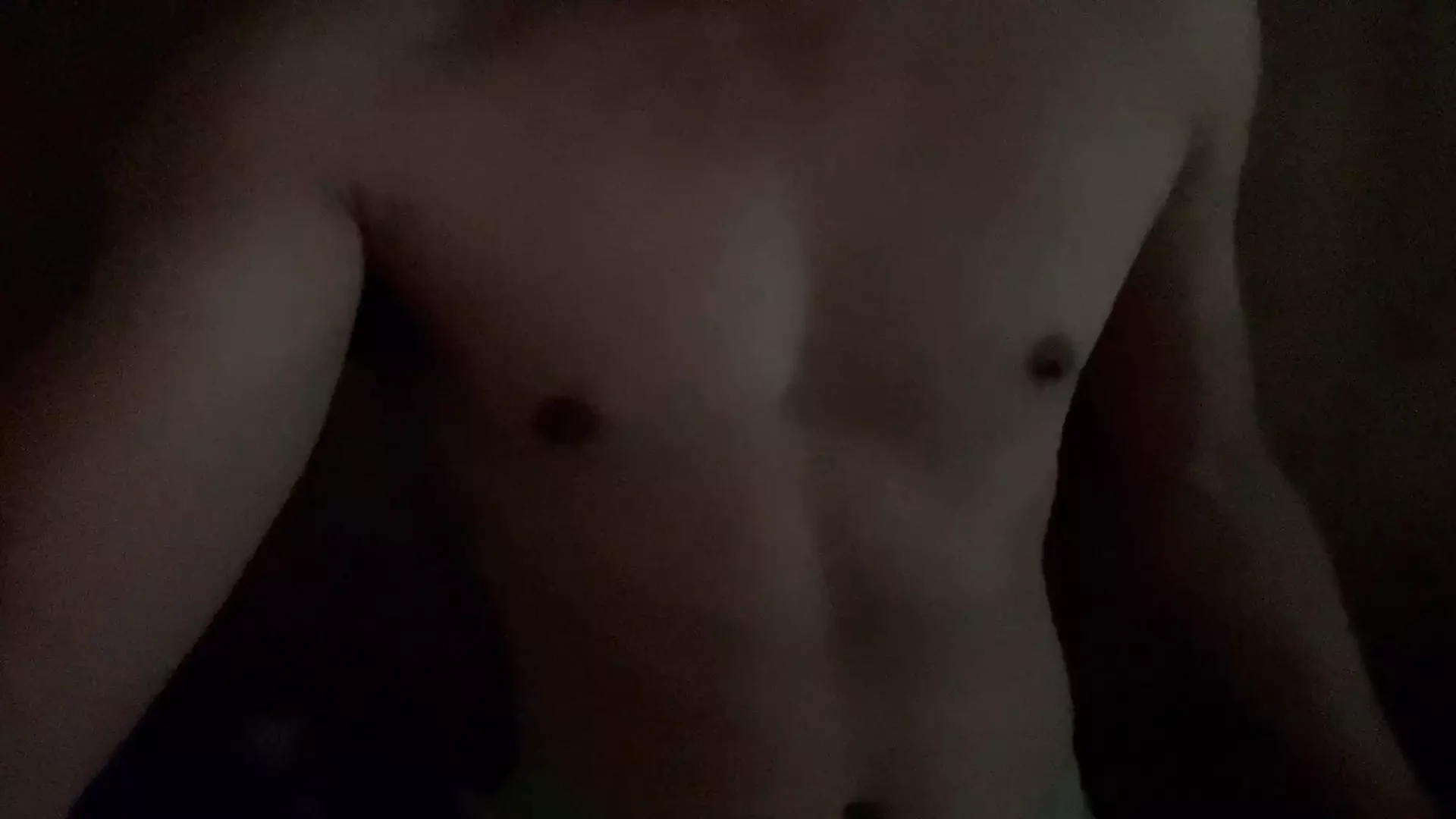 年轻的twingks英俊的肌肉射液吮吸独奏