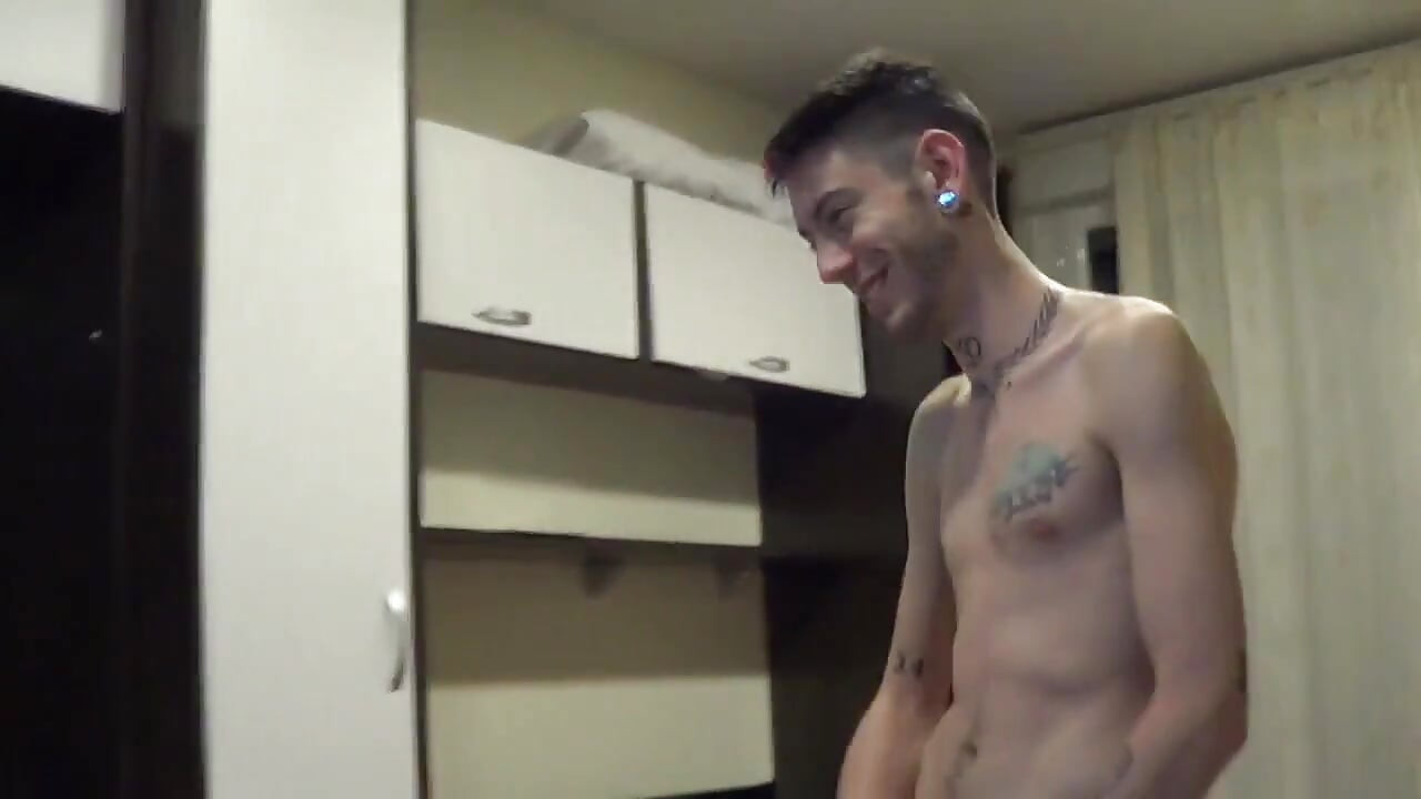 Alexis Clark Dany Romeo tarafından prezervatifsiz sikiliyor