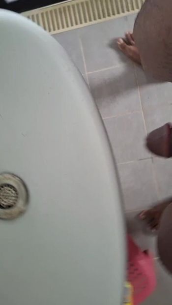 Mostrando meu pau indiano no banheiro