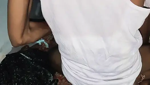 18 jahre indisches desi Dorfmädchen jungfräuliche enge muschi erstmals ficken xxxx hd videos