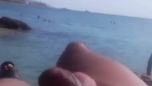 MATI APO ZEYGARAKI ME OMORFO PIPINAKI