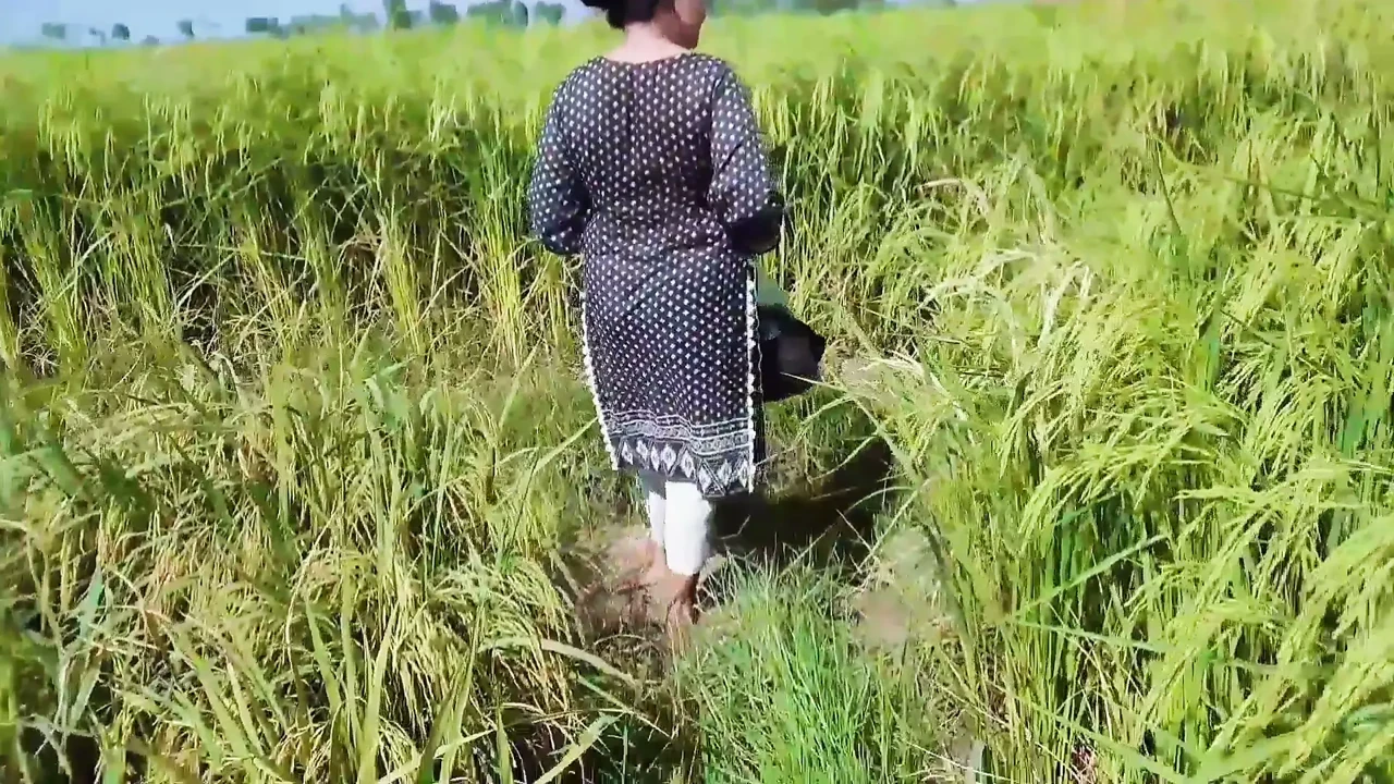 Mother-in-law let her son-in-law piss on her gorgeous legs