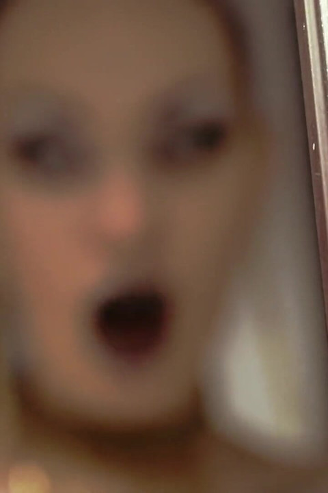 Voortijdige sperma levend ingeslikt na snelle neukpartij met demoness!