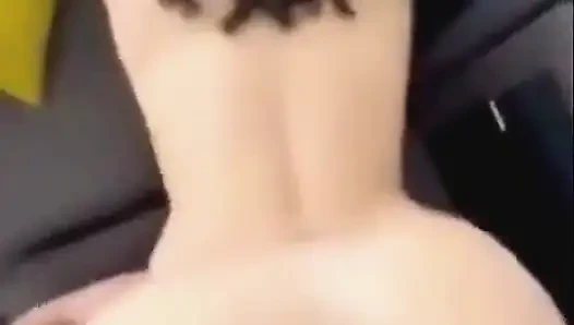 Sie hat mich überrascht. Sie kam wunderschön mit diesem Zopf im Haar an.