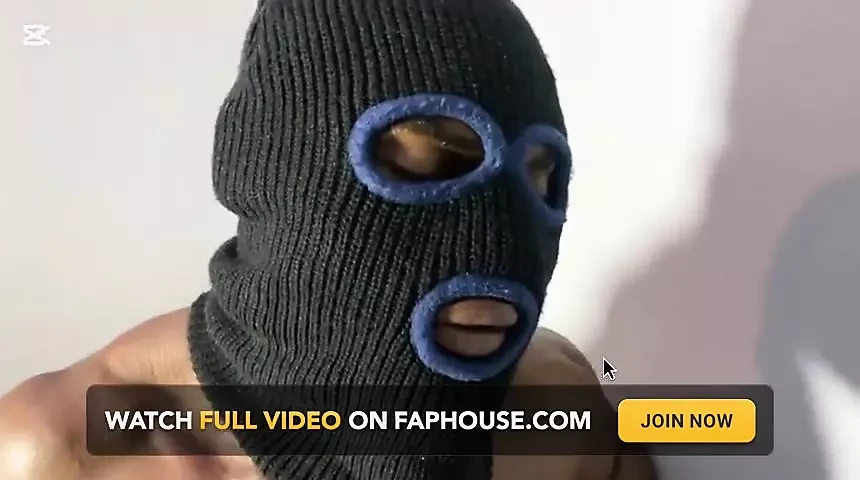 Musculoso padrasto fode seu enteado