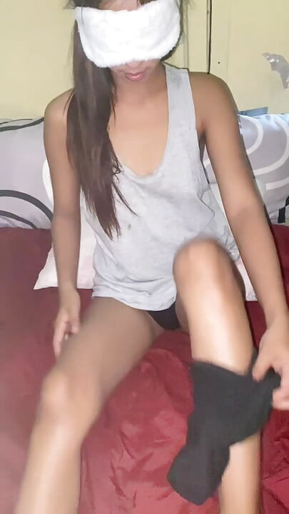 Pinay Ate Nagpatira Sa Pinsan nya!!