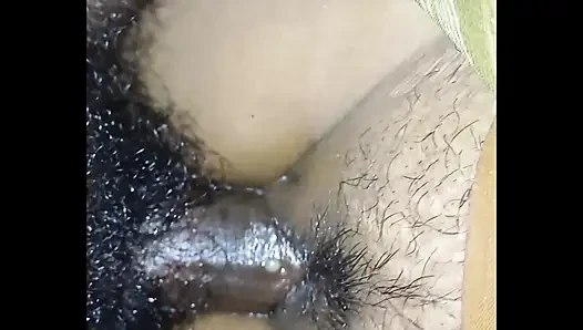 Padosan bhabhi ke chut chatkar pani nikal diya