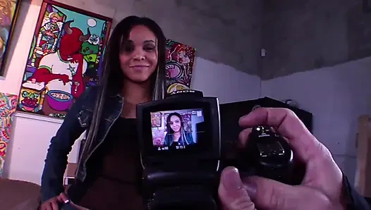 Büyük götlü zenci genç kız amını derinden siktiriyor