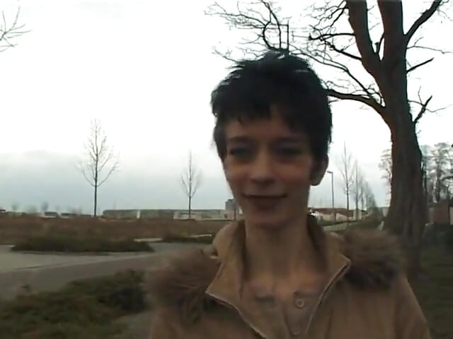 Susi 45, milfka hraje sama doma vintage