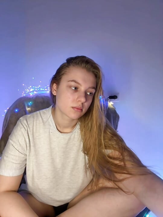 Dedos extremos en un coño estrecho