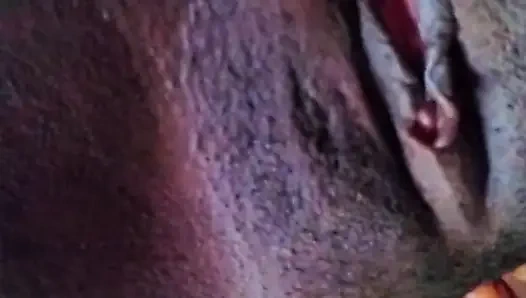 Ratu Afrika hot lagi asik meremas memek merah mudanya