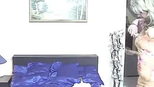 Curvy French MILF Showing Her Fucking Skills