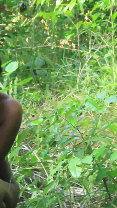 Must-share moment od "afrického šukajícího kamaráda v křoví"