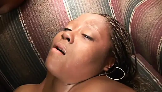 Tatlı amcık sikiliyor