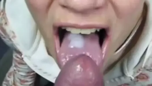 Neighbor granny gave me blowjob and let me cum in her mouth