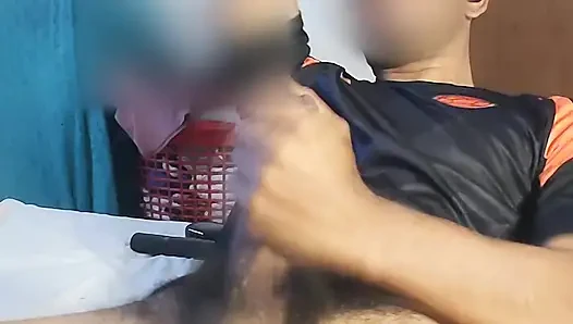 Kolombiyalı futbolcu anaconda'sıyla oynuyor