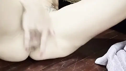 Masturbasi pertamaku untukmu!!!