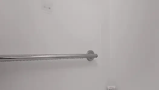 Мокрая киска, маленькая задница