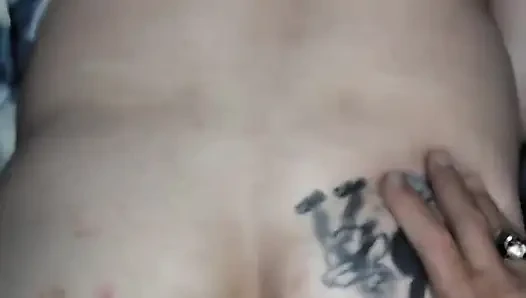 Saten onu karnında yaşıyor